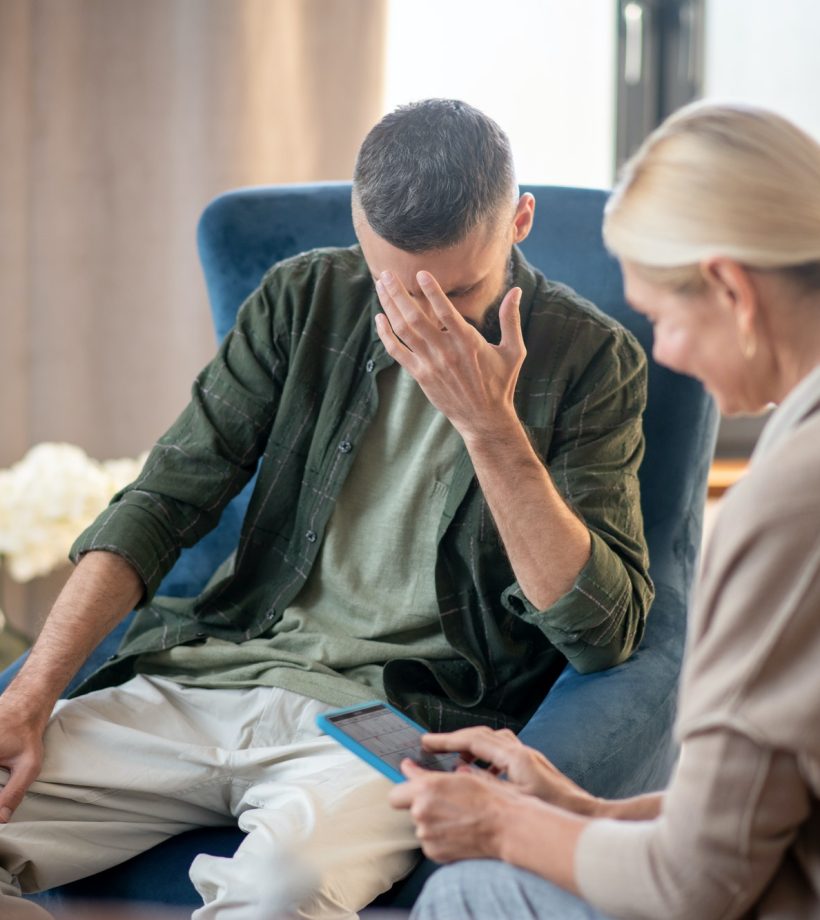 blonde-haired-psychoanalyst-helping-a-man-with-depression.jpg blonde-haired-psychoanalyst-helping-a-man-with-depression.jpg